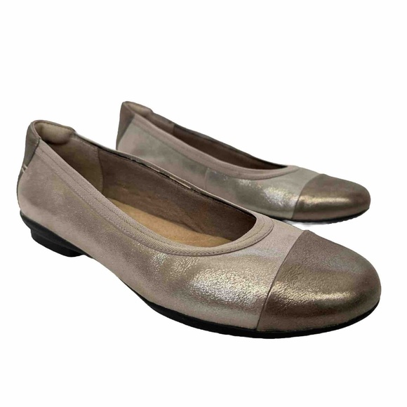Clarks Women's Sara Orchid Flats Sz 8 Cap Toe Slip On Shoe Antique Silver - Picture 1 of 12